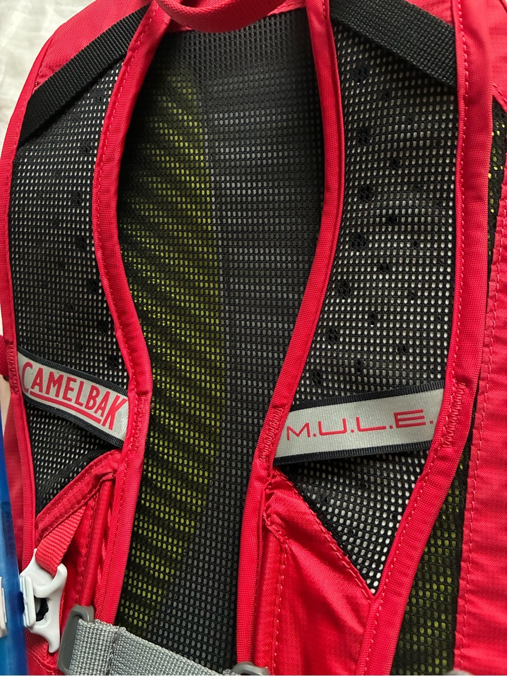 CamelBak M.U.L.E. 12 Hydration Pack Backpack - Red - Excellent Condition - Picture 16 of 16